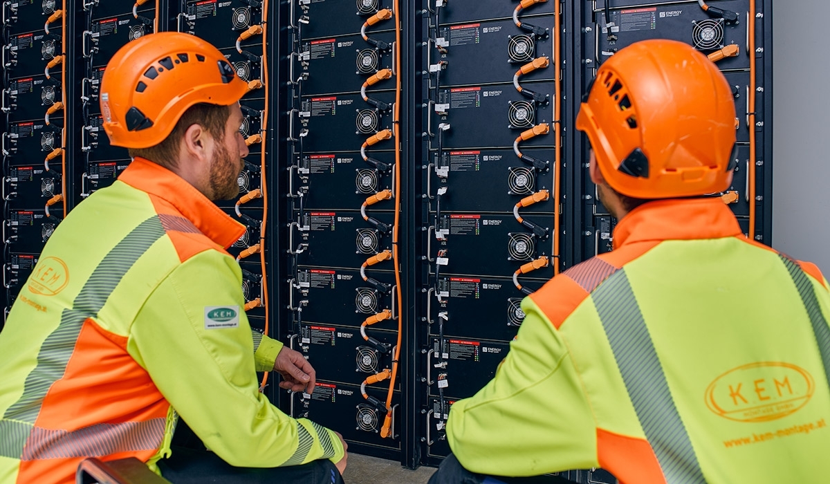 K.E.M. MONTAGE GmbH: Europas erstes Smart Grid für Blackout-sichere Autobahnmeisterei errichtet